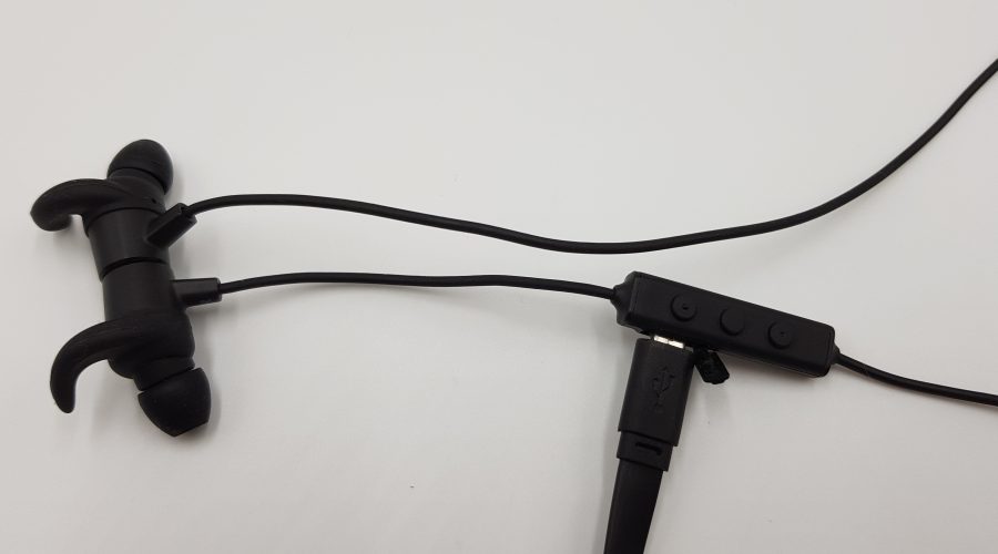 Geladen wird der TT BH16 mit dem mitgelieferten USB Ladekabel